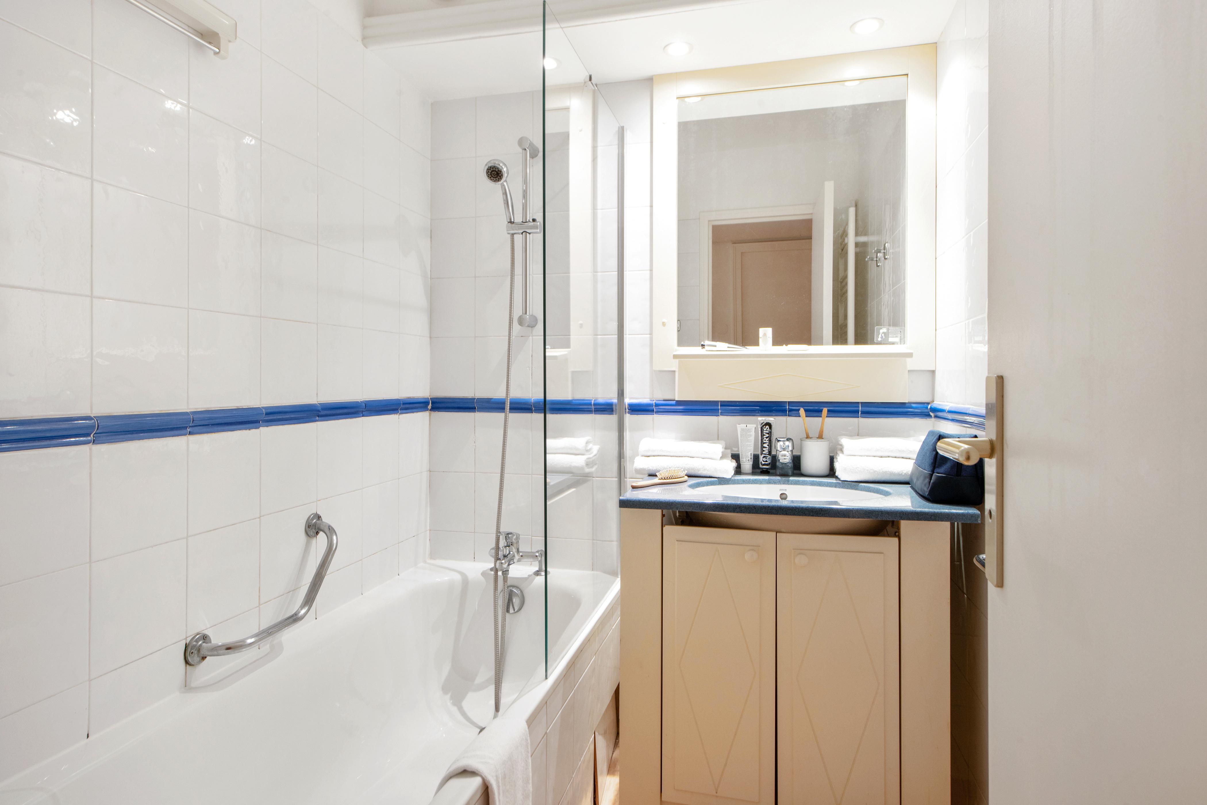 Residence Pierre & Vacances Les Rivages Du Parc Ментона Екстериор снимка