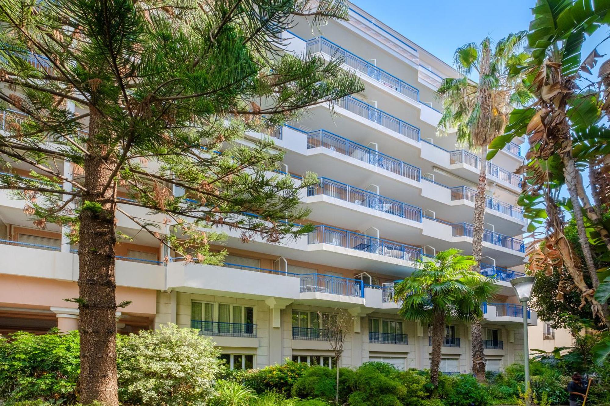 Residence Pierre & Vacances Les Rivages Du Parc Ментона Екстериор снимка