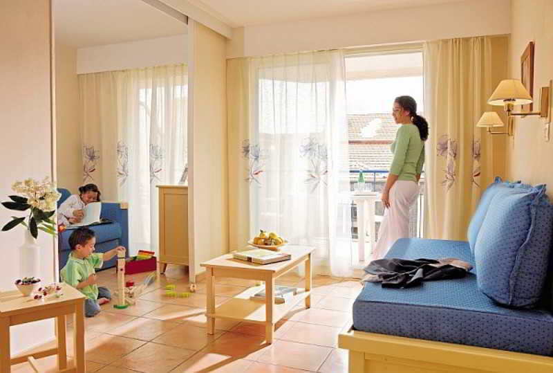 Residence Pierre & Vacances Les Rivages Du Parc Ментона Екстериор снимка