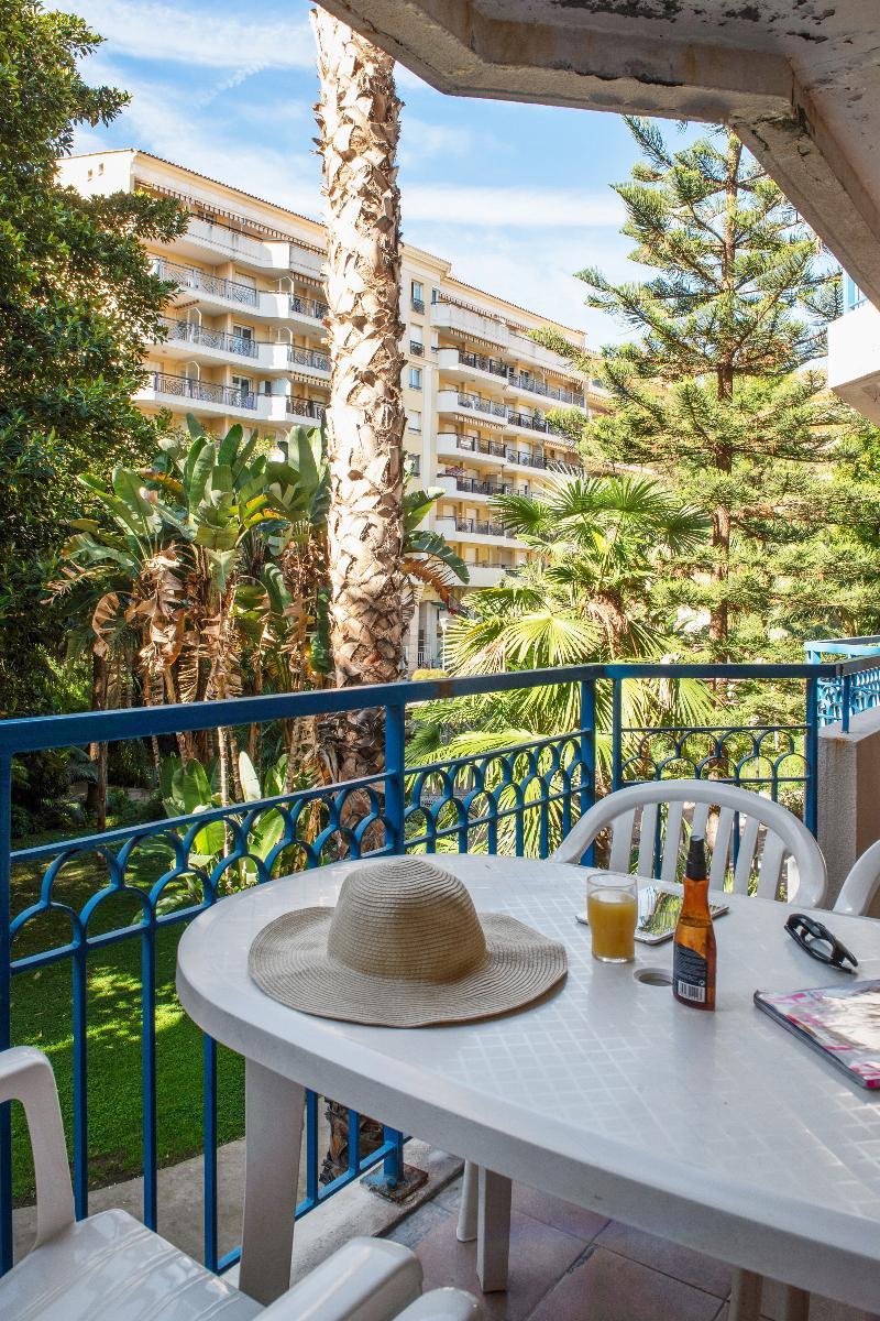 Residence Pierre & Vacances Les Rivages Du Parc Ментона Екстериор снимка
